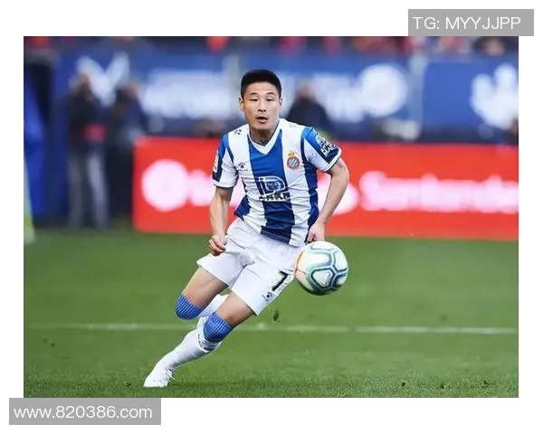 足球明星在赛场上防守瞬间的真实写照与背后故事 足球明星在赛场上防守瞬间的真实写照与背后故事