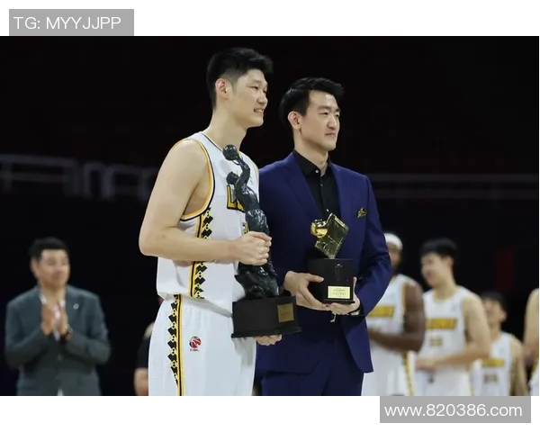 篮球明星梅的传奇之路与奋斗精神激励年轻一代追逐梦想